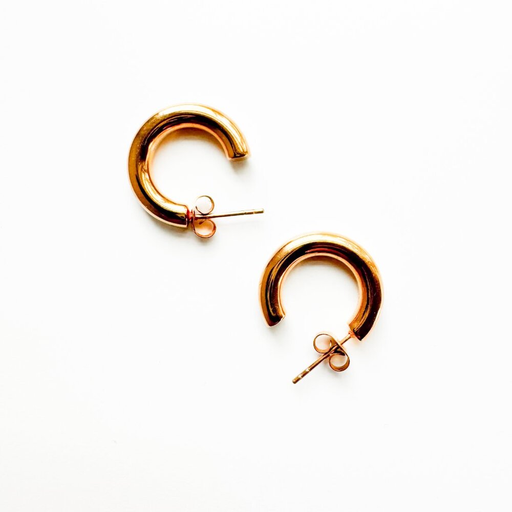 CENDRÉ Farrah Hoop Earrings – Gold - Picture 6 of 8